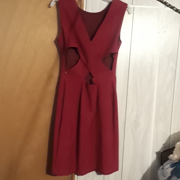 NICOLE MILLER WOMEN'S SIZE 6 WINE COLOR DRESS - Picture 8 of 8